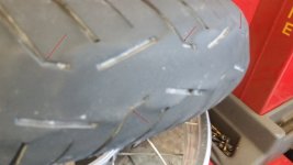 20180713 abgefahrener CRA3 Hinterreifen nach 8000 km.jpg