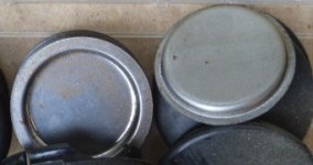 Blechdeckel hinter Schwingenlager.jpg