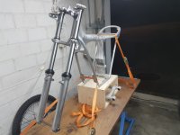 20201104 erster Schritt Zusammenbau, Kegelrollenlager im Lenkkopf sind montiert.jpg