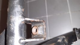 Batteriehalterung muttern.jpg