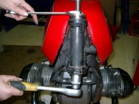 BMW R 45 Lagerschale einziehen 01.JPG