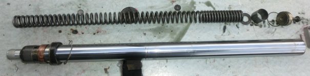 R80R Gabel zerlegt.jpg