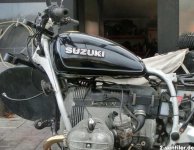 R80R suzuki tank.jpg