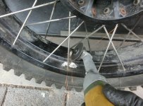 BMW R80 Ventil abflexen.jpg BMW R80 Ventil abflexen.jpg