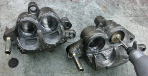 NX250 bremszange reinigung nut.jpg