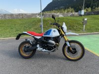 R 12 GS 3.jpg