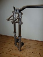 Gabelbrücke und Lenker 009.jpg Gabelbrücke und Lenker 009.jpg