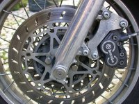 HE Adapter für Brembo 4-P Sattel.JPG HE Adapter für Brembo 4-P Sattel.JPG