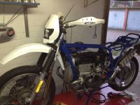 R100gs-bat-00.jpg