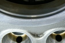 Kerbe im Motorblock.jpg