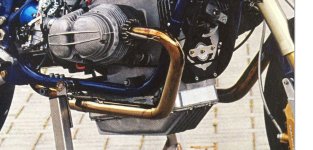 2-Am Motorblock vorbei.JPG