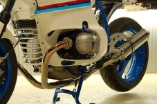 Bild 3 Unter dem Motorblock.jpg