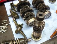 Wellen mit Zahnrädern Kopie.JPG