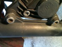 Bremsblock rechts Befestigungsschrauven.jpg Bremsblock rechts Befestigungsschrauven.jpg