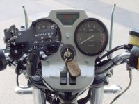 TV_R100R Armaturen-4.JPG