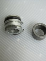 Gabel R65 Federlager und Sicherungsring.jpg