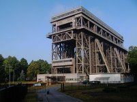 375px-Scheepslift_Niederfinow_July_2006.jpg