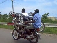 motorradtransport-motorrad-ein-motorradanhaenger-wird-vollko.jpg