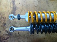 005-VergleichÖhlins_BMW-Federbein1.jpg