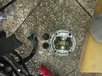 Zyl-Links-kolben-montage-Dichtmittel.jpg Zyl-Links-kolben-montage-Dichtmittel.jpg